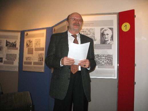 ausstellung1115.jpg (24384 Byte)