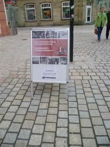 ausstellung1123.jpg (42341 Byte)