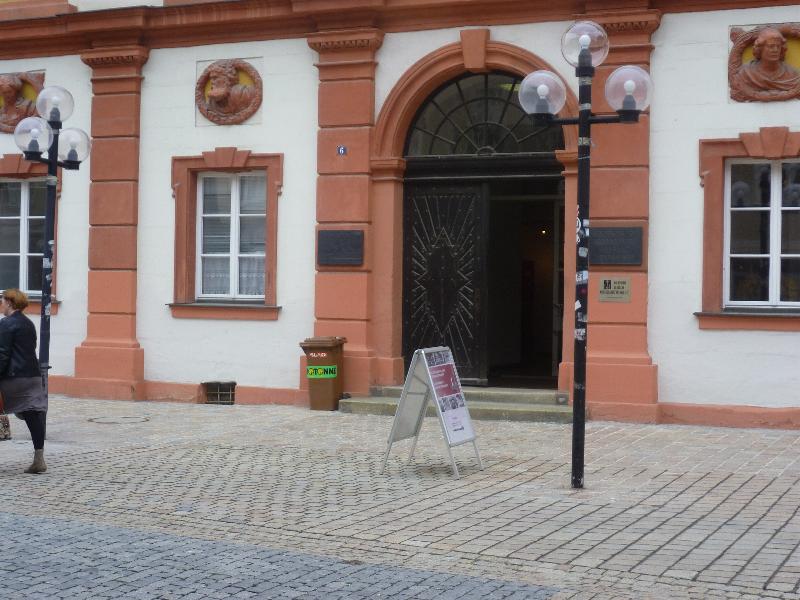 ausstellung1124.jpg (82280 Byte)
